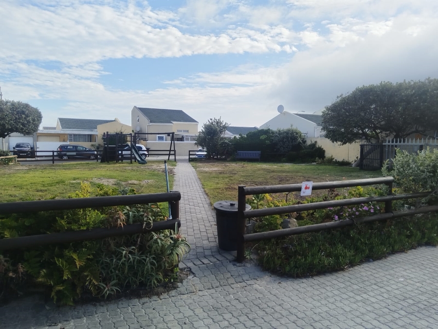 To Let 2 Bedroom Property for Rent in Muizenberg Western Cape